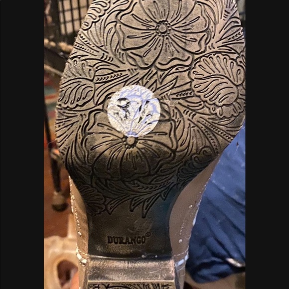 Durango cowboy boot. Tan with lace like details white embroidered flowers - Picture 7 of 8